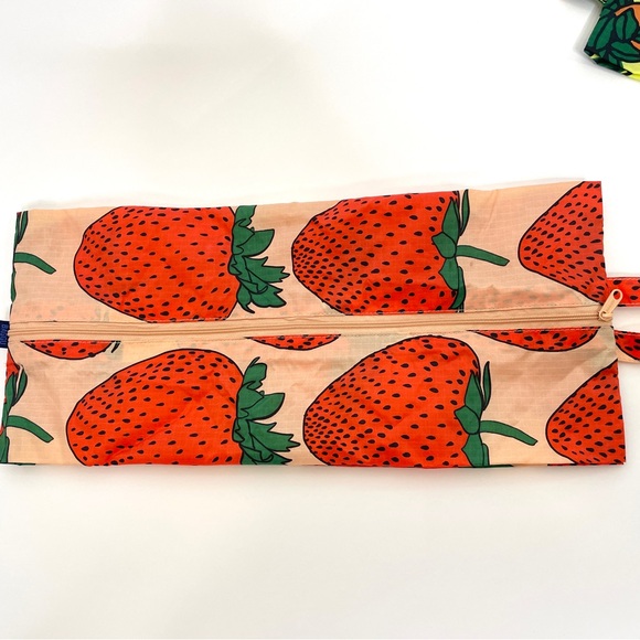 Baggu | 3D Zip Pouches Strawberry Orange Tree Print Medium Large Packing Cube - Picture 9 of 12